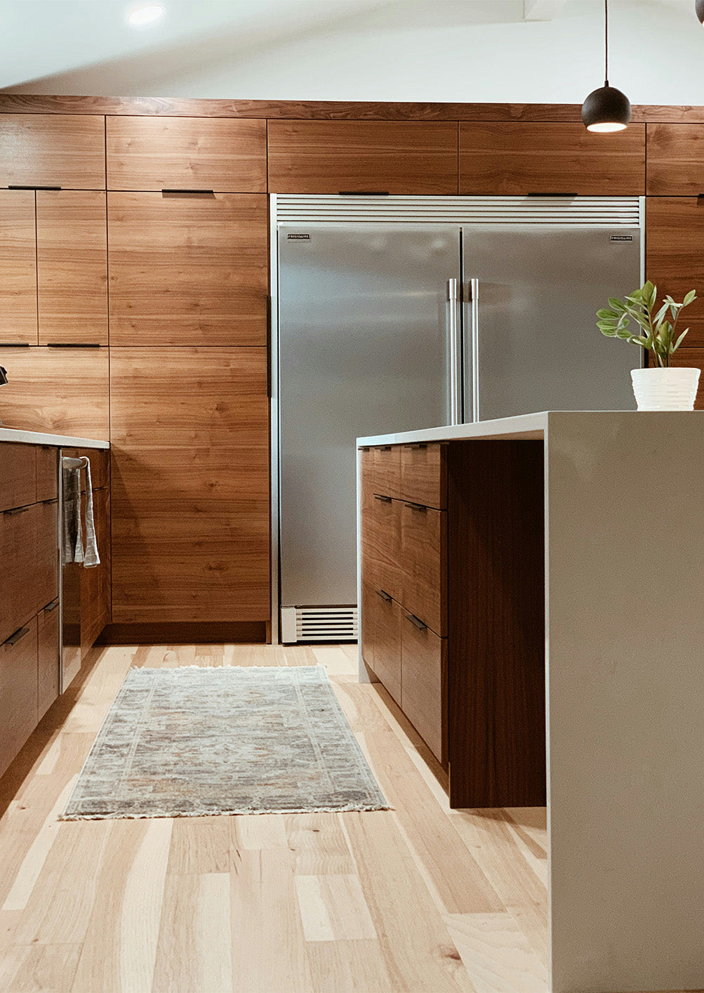 The Secret to a Smudge-Free Stainless Steel Fridge: Natural Cleaning Hacks Unveiled
