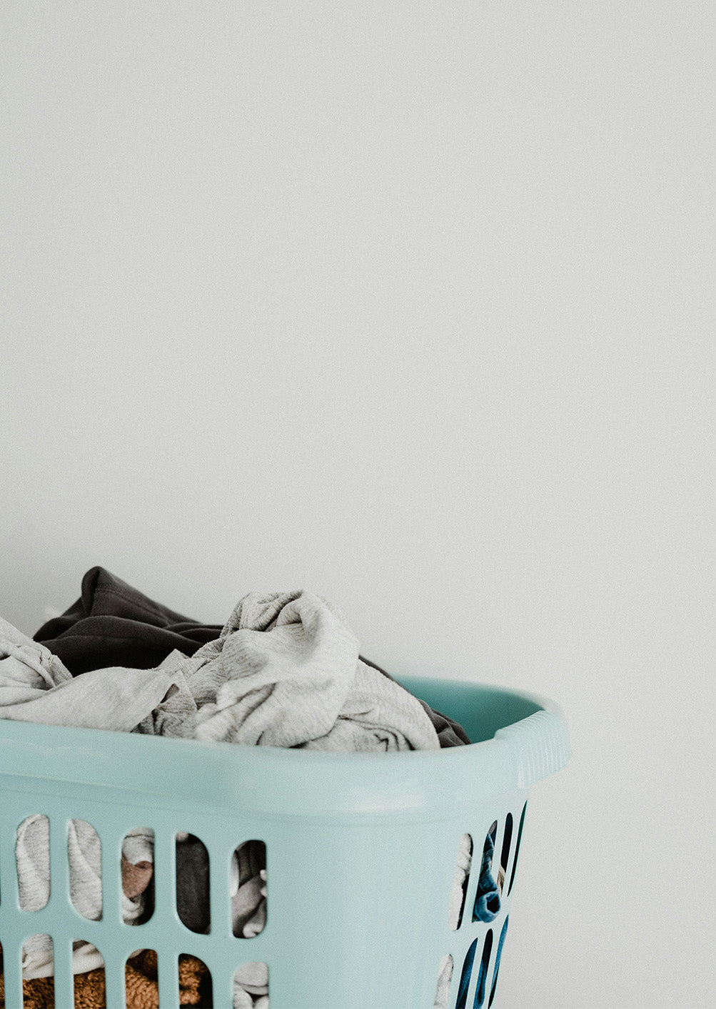 Natural Solutions for Removing Laundry Detergent Stains